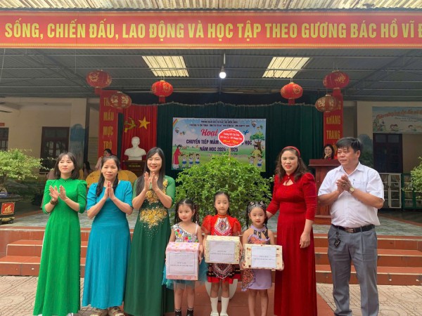 Hoạt động tham quan, trải nghiệm trường tiểu học thị trấn của các cháu mẫu giáo 5-6 tuổi trường mầm non Thị Trấn