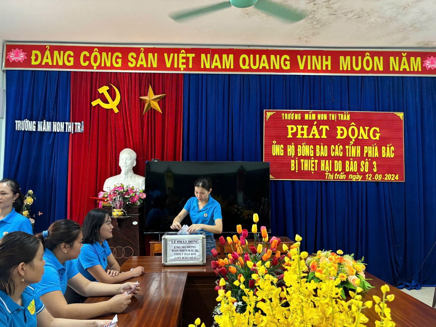 MỘT SỐ HÌNH ẢNH CB, GV, NV TRƯỜNG MẦM NON THỊ TRẤN PHÁT ĐỘNG ỦNG HỘ ĐỒNG BÀO BÃO LỤT MIỀN BẮC